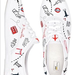 Traveler hand painted shoes! ✈️